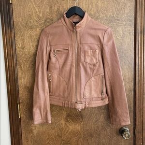 This leather jacket it’s like new never used.